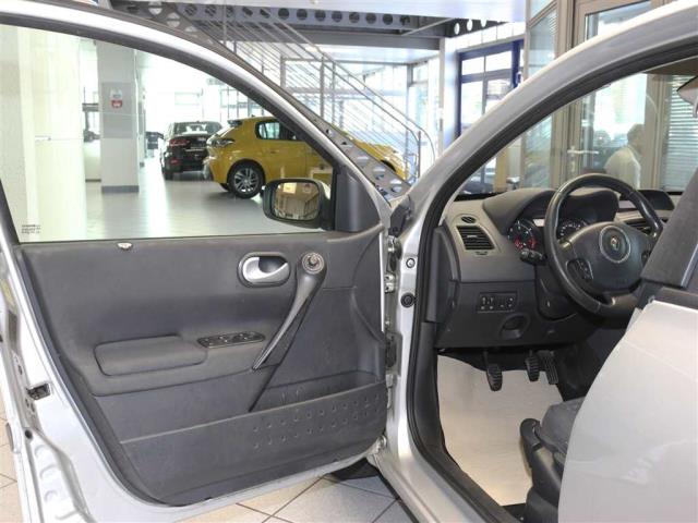Renault Megane Grandtour  für nur 1.750,- € bei Hoffmann Automobile in Wolfsburg kaufen und sofort mitnehmen - Bild 11